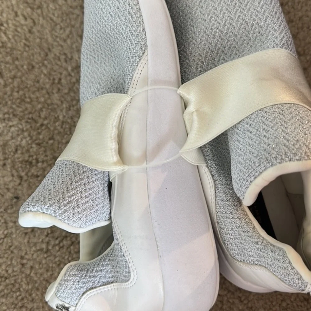 NEW! Women's Donna Karan White Silver Sparkly Cory Slip-On Sneaker - Size 10
